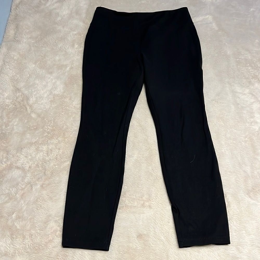 Grace. Medium. Black leggings